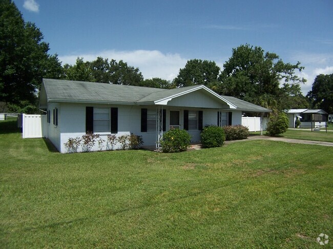 Building Photo - 3 Bedroom Home Near Lake Shipp