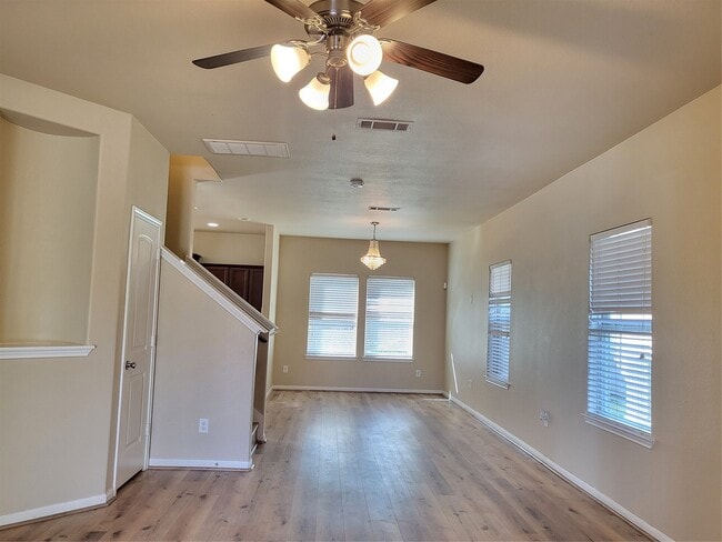 Photo - 1906 Howth Ave