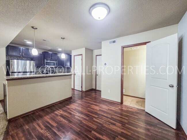 Photo - 3-Bedroom, 2.5-Bath End-Unit Townhome in West Des Moines with Attached 2-Car Garage