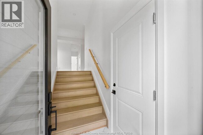 Photo - 2224 Fraser Ave