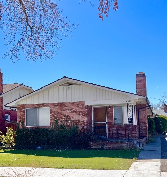 Photo - 450 St Lawrence Ave