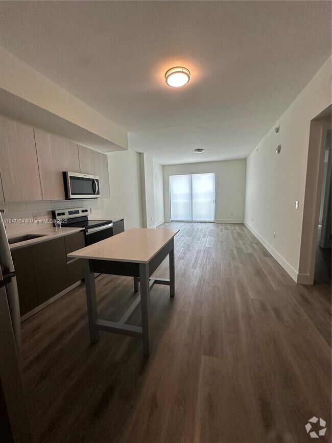 Building Photo - 3801 N Dixie Hwy Unit 522 Rental