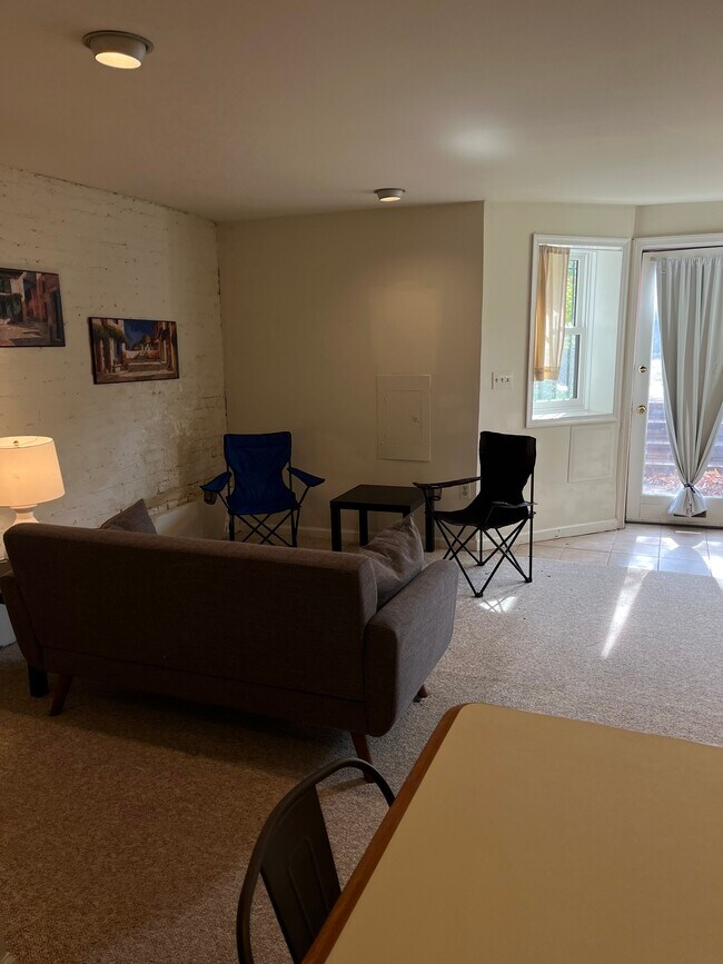 Photo - 504 E St NE Unidad 504 one-half E ST NE apt.