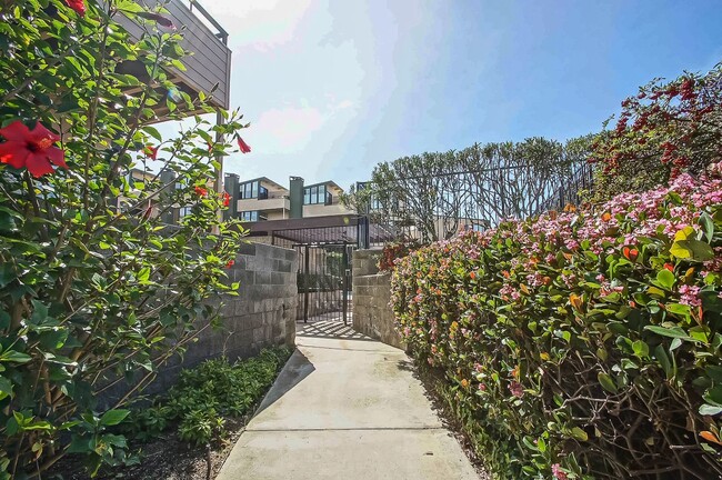 Photo - REMODELED, SPACIOUS & BRIGHT OCEAN-FACING CONDO IN BEAUTIFUL COMPLEX PERCHED ABOVE HOLLYWOOD RIVI...