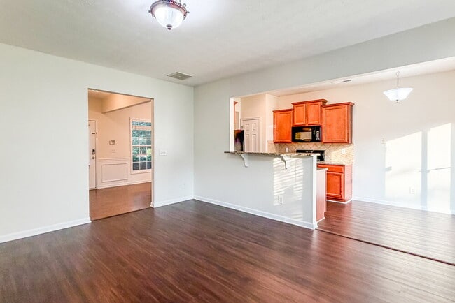 Photo - 815 Forsythia Way