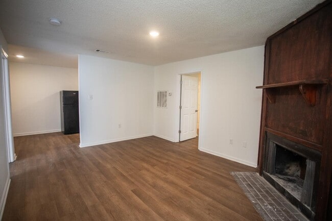 Photo - 109 Limoges St