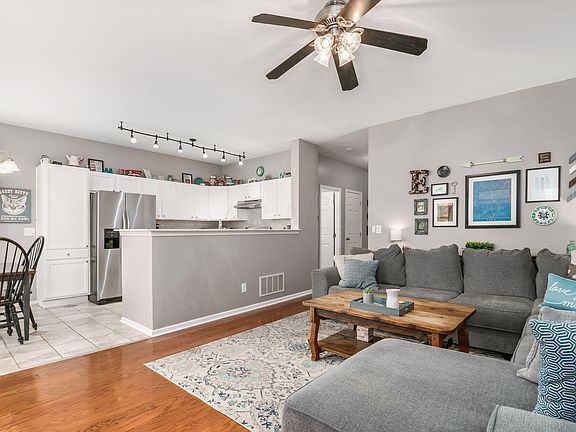 Family Room - 657 Grove Cir Unidad 657 Rental
