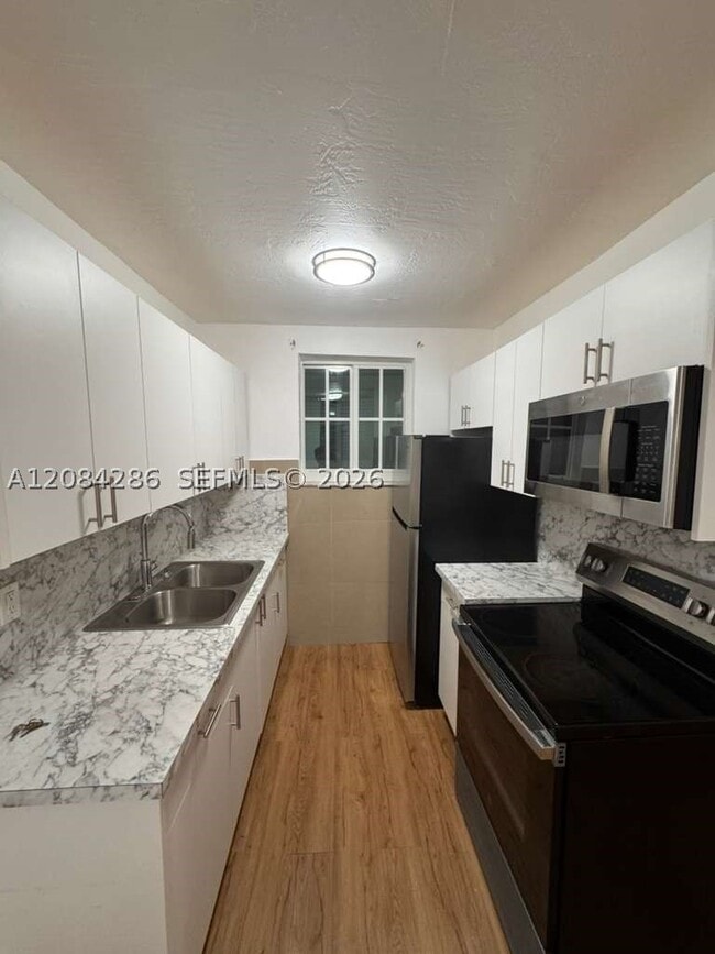 Building Photo - 160 NE 55th St Unit 3