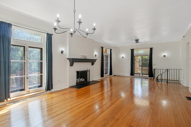 Building Photo - 157 Dewitt St Unit 2 Rental