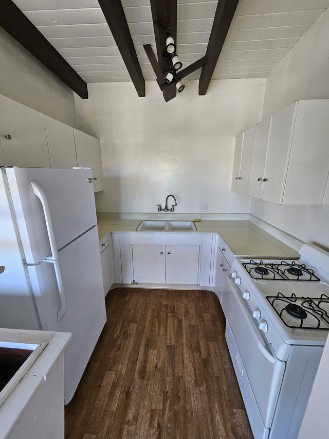 Photo - Holiday Manor