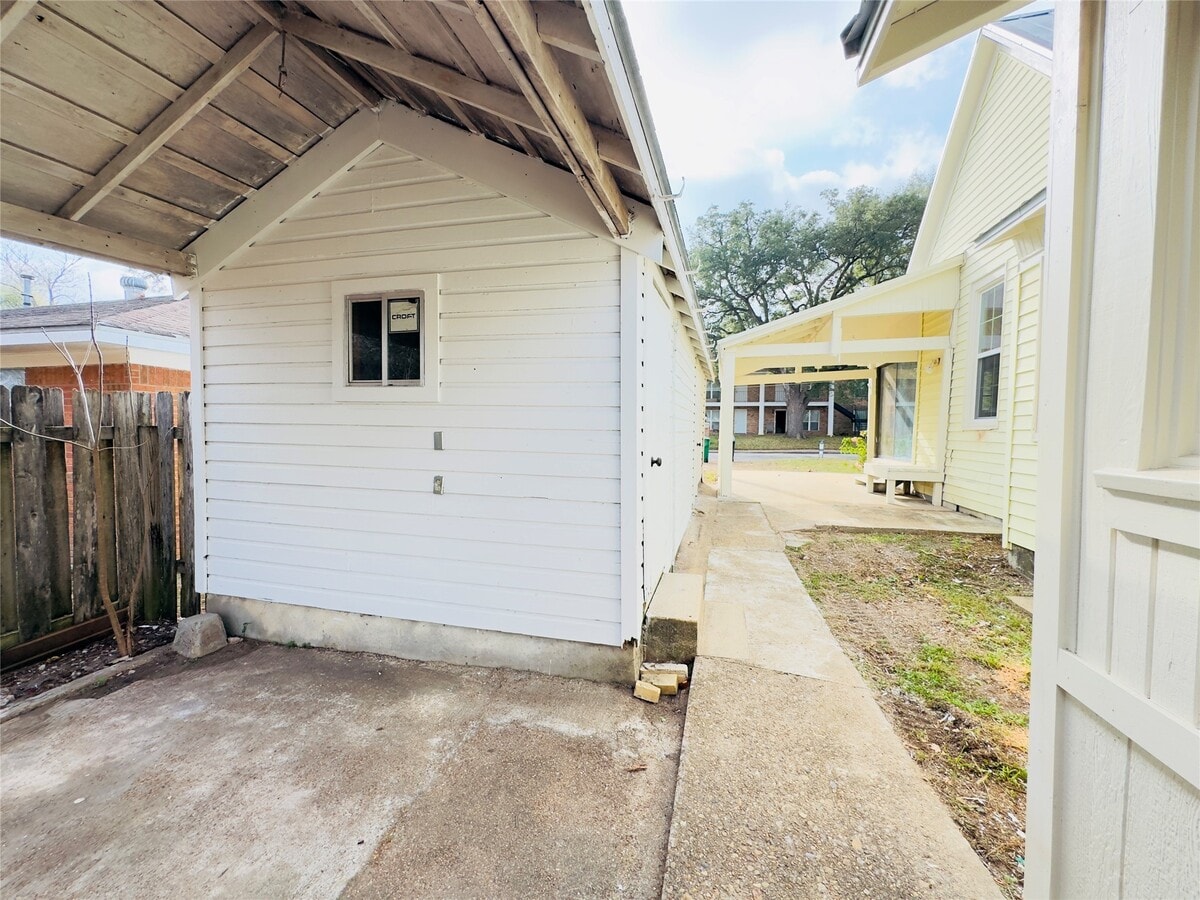 Photo - 409 Botts St