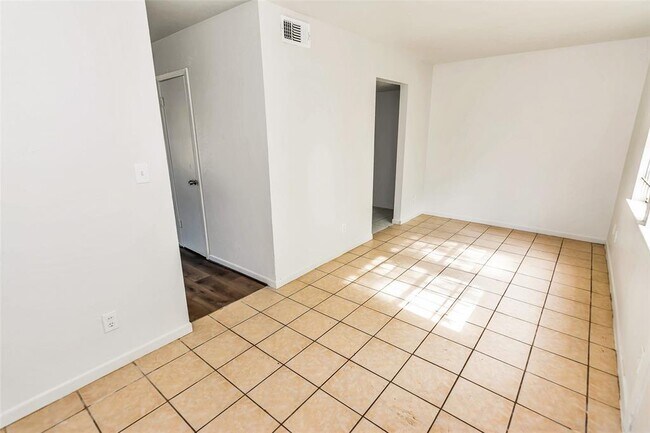 Photo - 9734 Farragut St