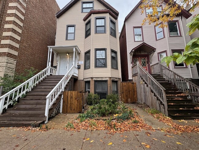 Building Photo - 1140 W Roscoe St Unit G