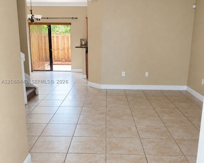353 NE 37th Ave