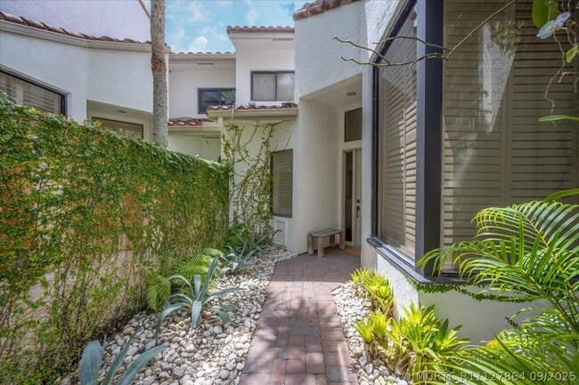 Photo - 2585 Sheltingham Dr