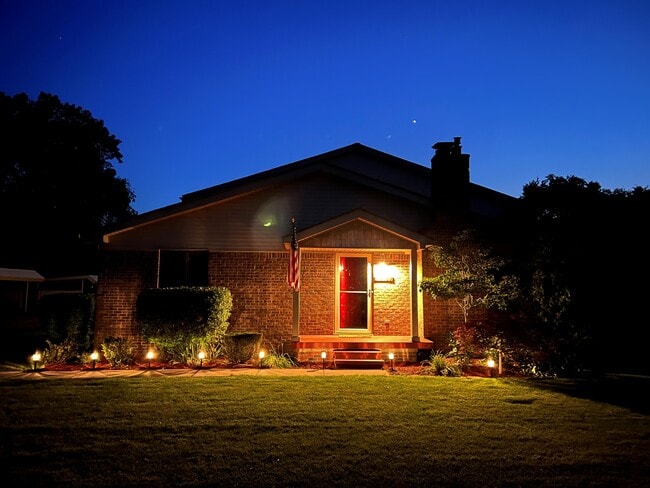 Building Photo - 27870 Reo Rd Unit A