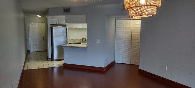 Photo - 8215 Lake Dr
