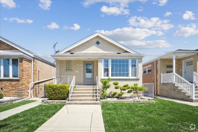 Building Photo - 6039 S Narragansett Ave Rental