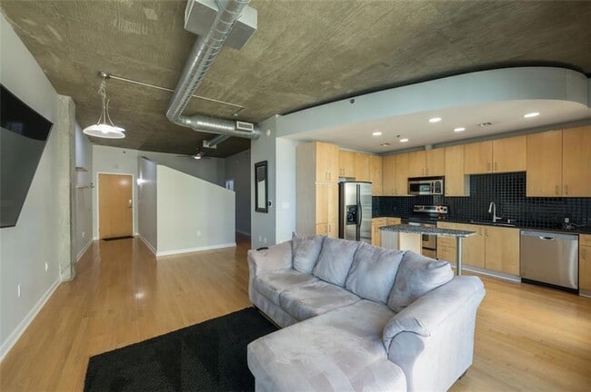 Building Photo - 943 Peachtree St NE Unit 1805