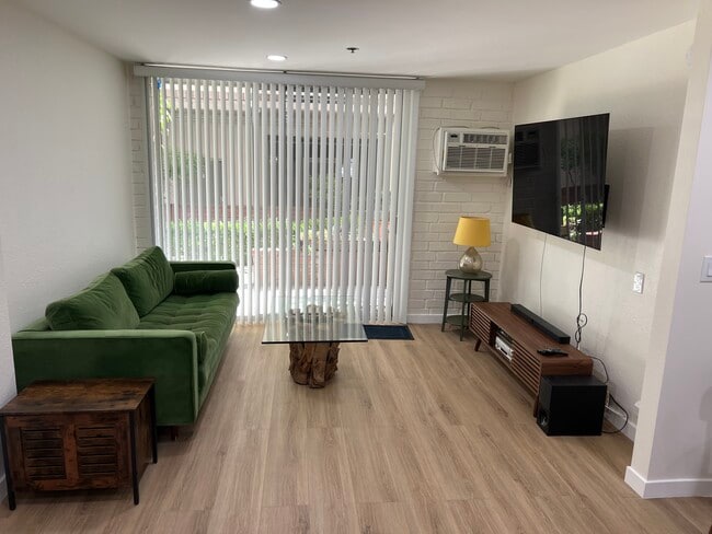 Building Photo - 1440 Veteran Ave Unit 103