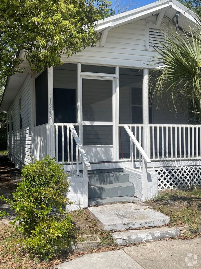 Building Photo - Renovated 3 bed 1 bath! Rental