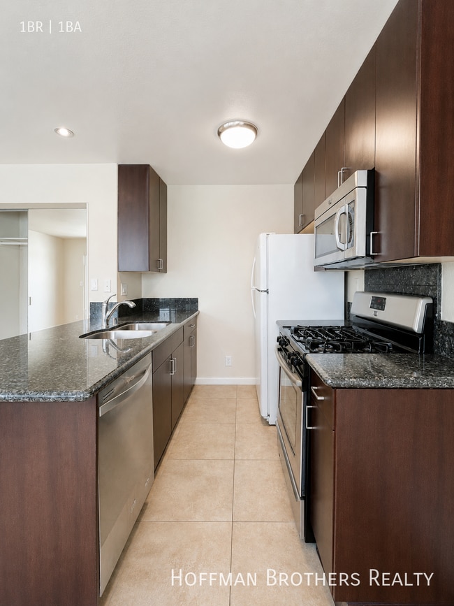 860 S Ardmore Ave Unit 306