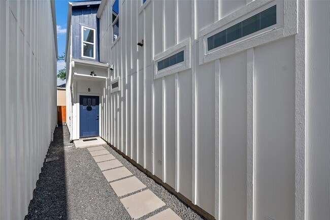 Photo - 8421 Venus St