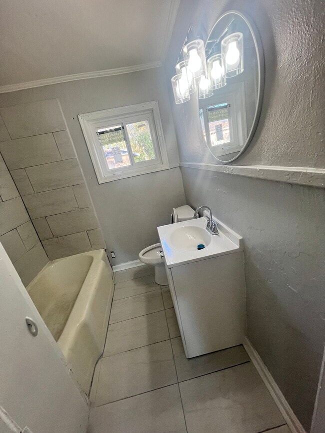 Photo - 626 Catalpa Ave Unit 2