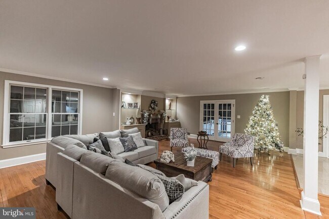 Photo - 11301 Corobon Ln