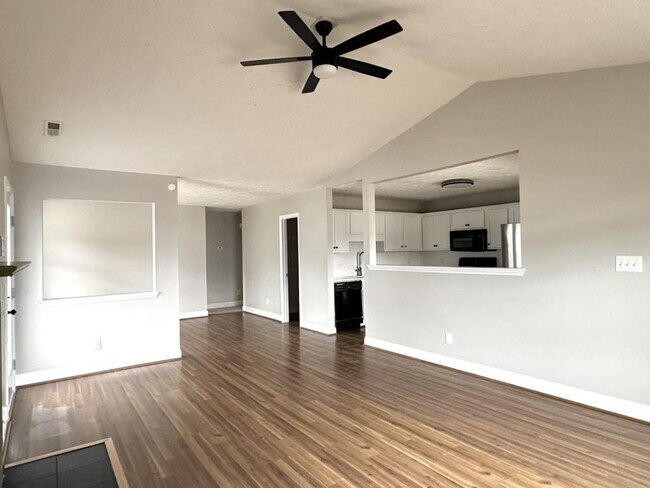 Photo - 5656 Seafield Ln