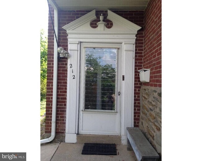 Building Photo - 214 Grayling Ave Rental