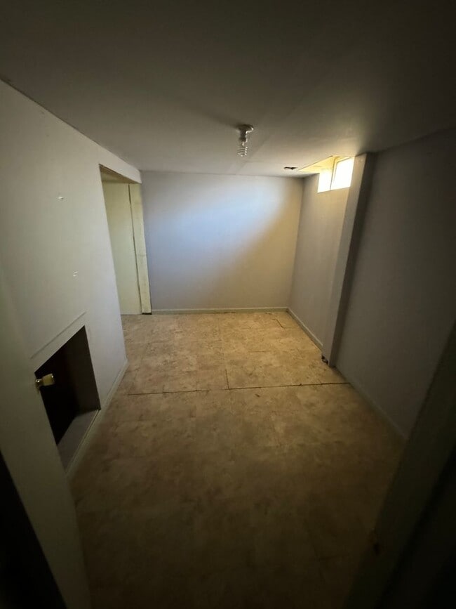 Photo - $1250 - 3 bed 2 bath - Single Family Home