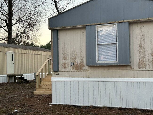 Building Photo - 51 White Oak Village