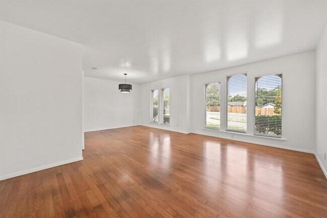 Photo - 1813 Parker Ln