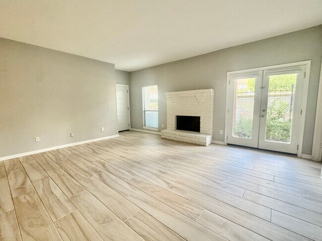 2425 Augusta Dr