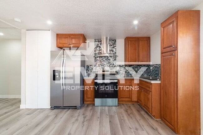 FOR RENT Newly Upgraded 2 Bed 1 Bath House... - FOR RENT Newly Upgraded 2 Bed 1 Bath House...