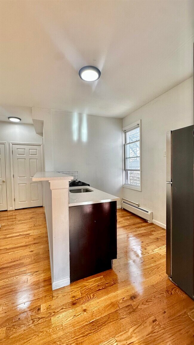 Photo - 245 Duncan Ave Unit 4