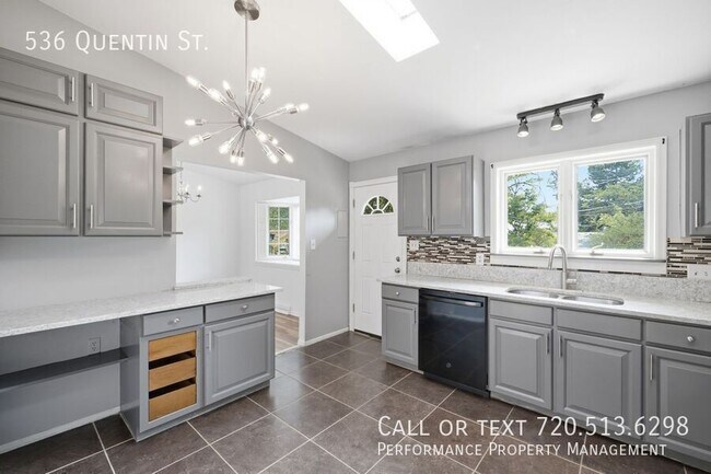 Photo - 536 Quentin St