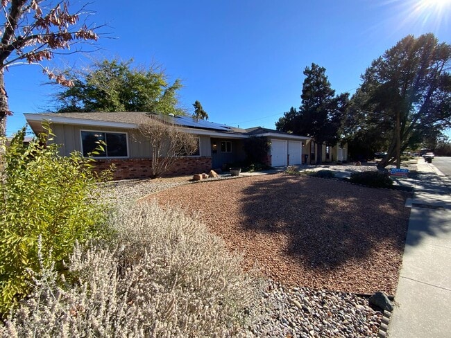 Photo - 3 Bedroom Single Story Home Available Near Louisiana Blvd NE & Candelaria Rd NE!