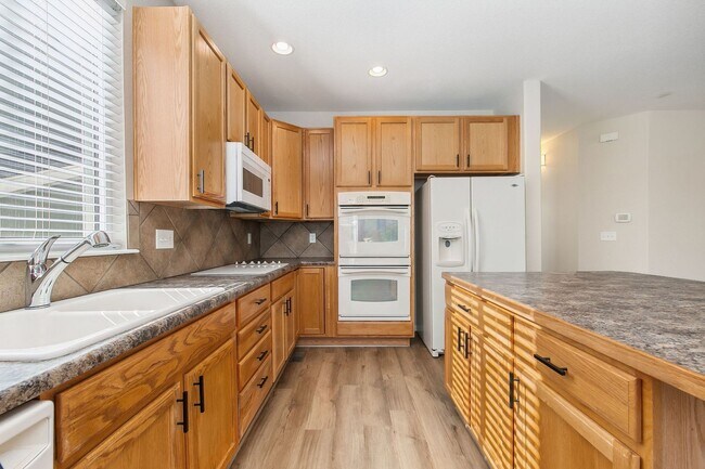 Photo - 2262 Harvest St