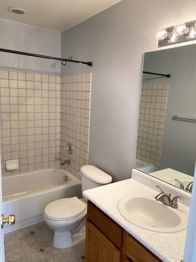 Photo - Move In Special 1/2 OFF FIRST MOTNHS RENT! Beautiful Mountain Views / 4 Bedroom Home