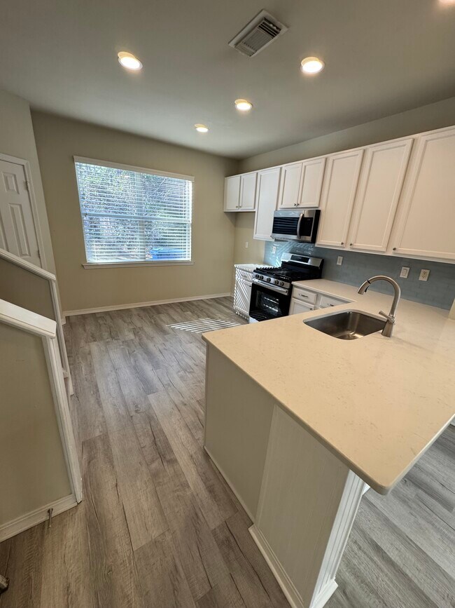 Photo - 3061 Dundee Loop S