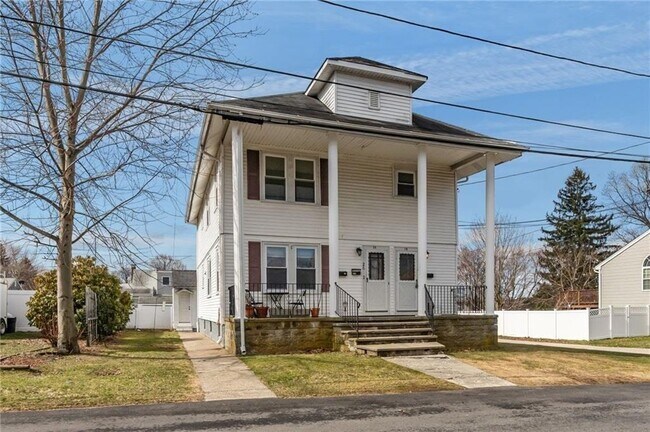 Building Photo - 28 Island Ave