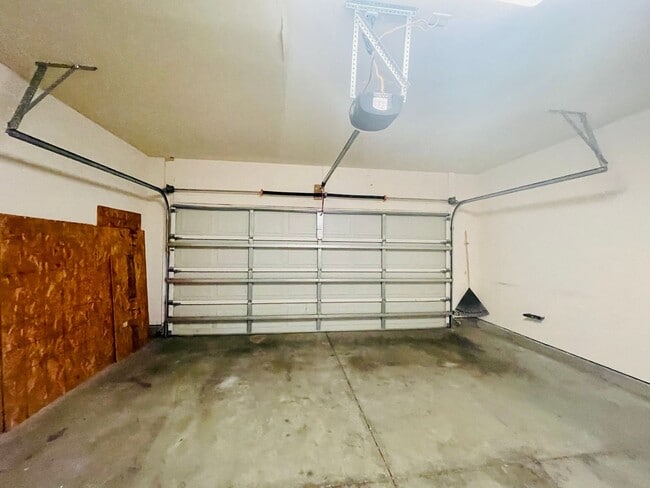 Photo - 3 Bedroom/2.5 Bath Townhome with garage in Wild Wing!