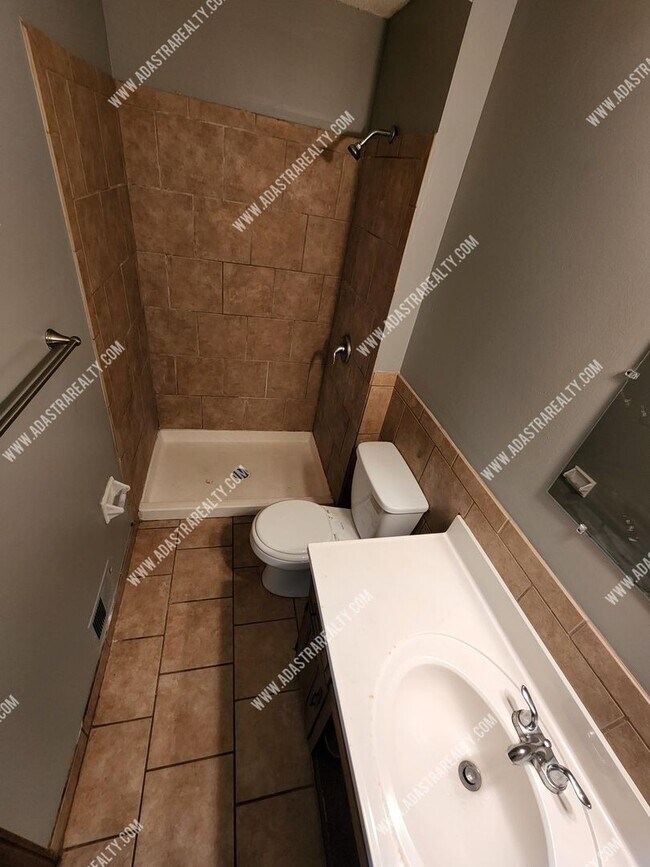 Photo - Amazing South KCMO Duplex in Raytown Schoo...