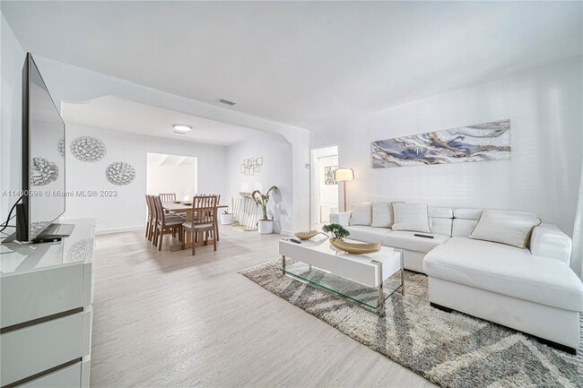 Photo - 2919 SW 25th Ter