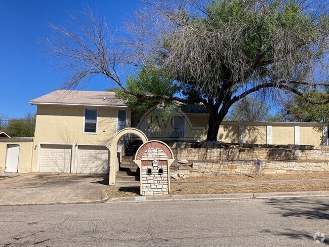 Building Photo - 801 Carmen St Rental