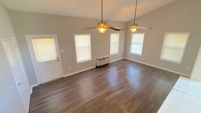 Photo - 3136 Sycamore View Rd