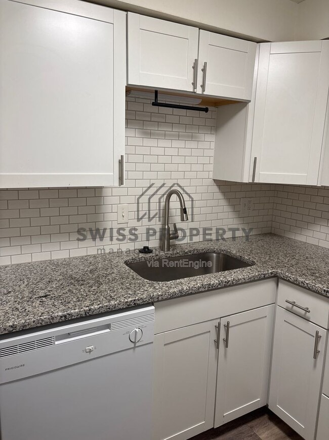 Building Photo - 3088 Dorris Ave Unit C