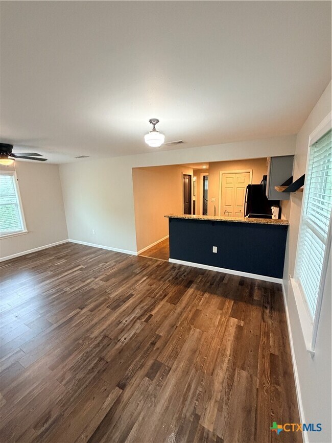 Photo - 1537 Post Rd